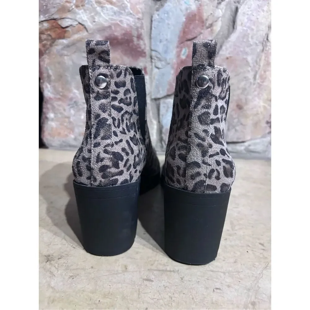 Xappeal Women’s Size 8 1/2 Leopard Suede Ankle Booties Shoes Side Stretch